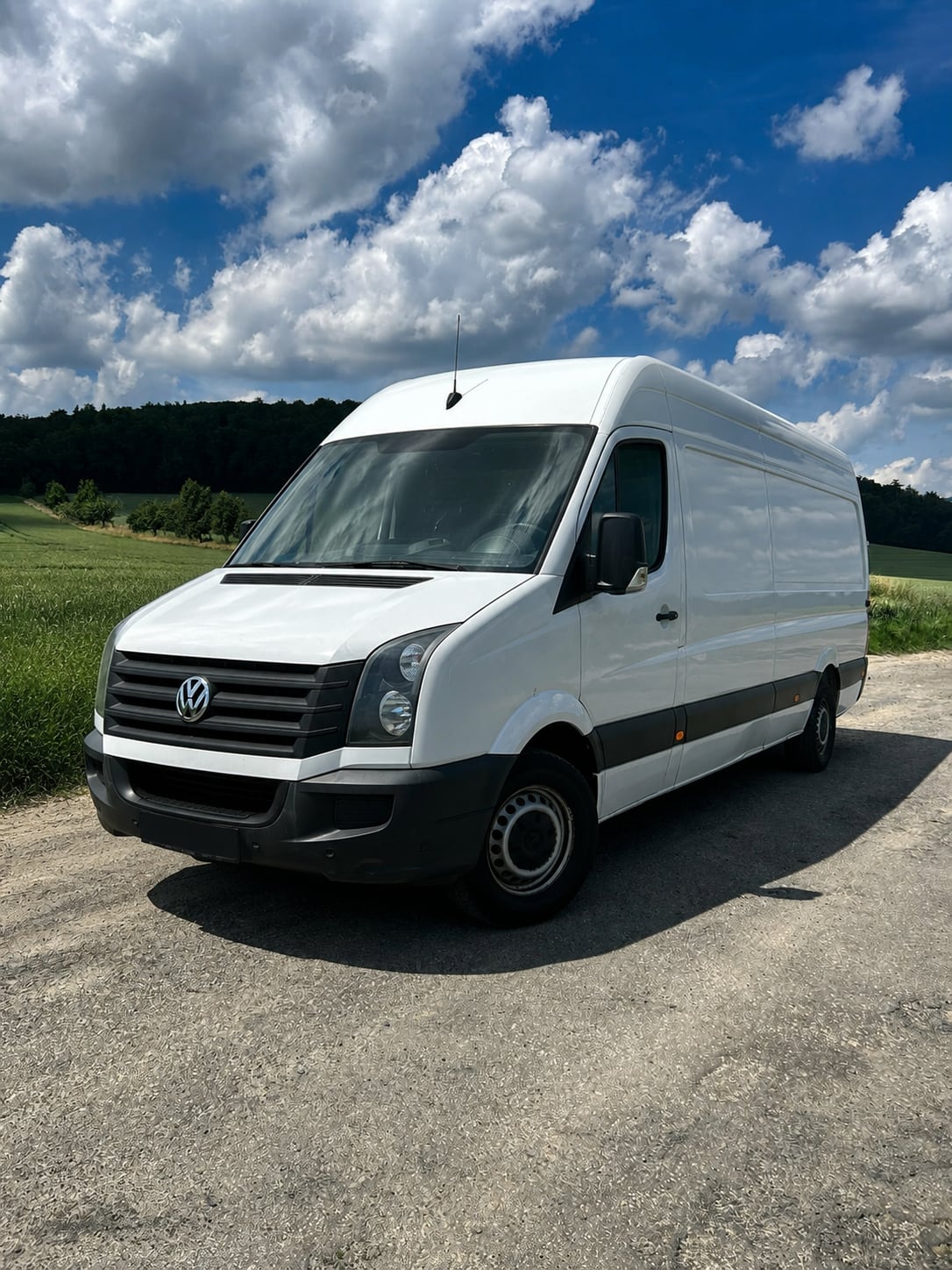 VW Crafter Kastenwagen von Santos Transport – geschlossener Transporter mit Hochdach
